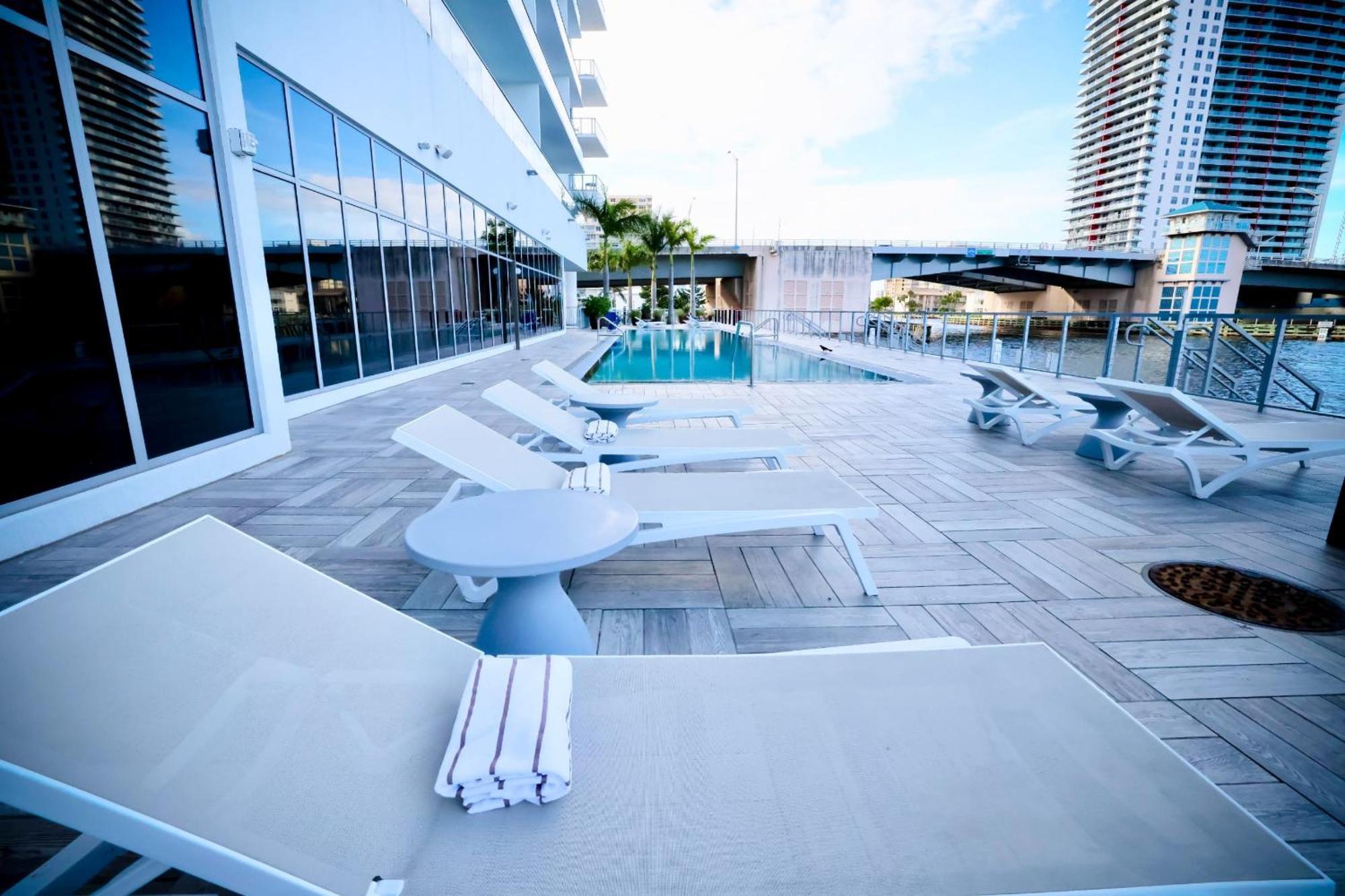 Diamond In The Sky Villa Hollywood Exterior photo
