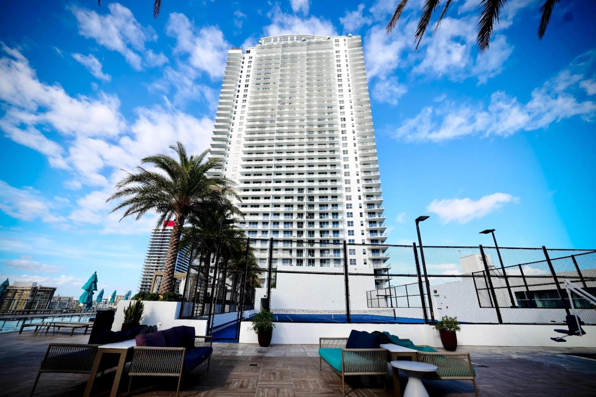 Diamond In The Sky Villa Hollywood Exterior photo