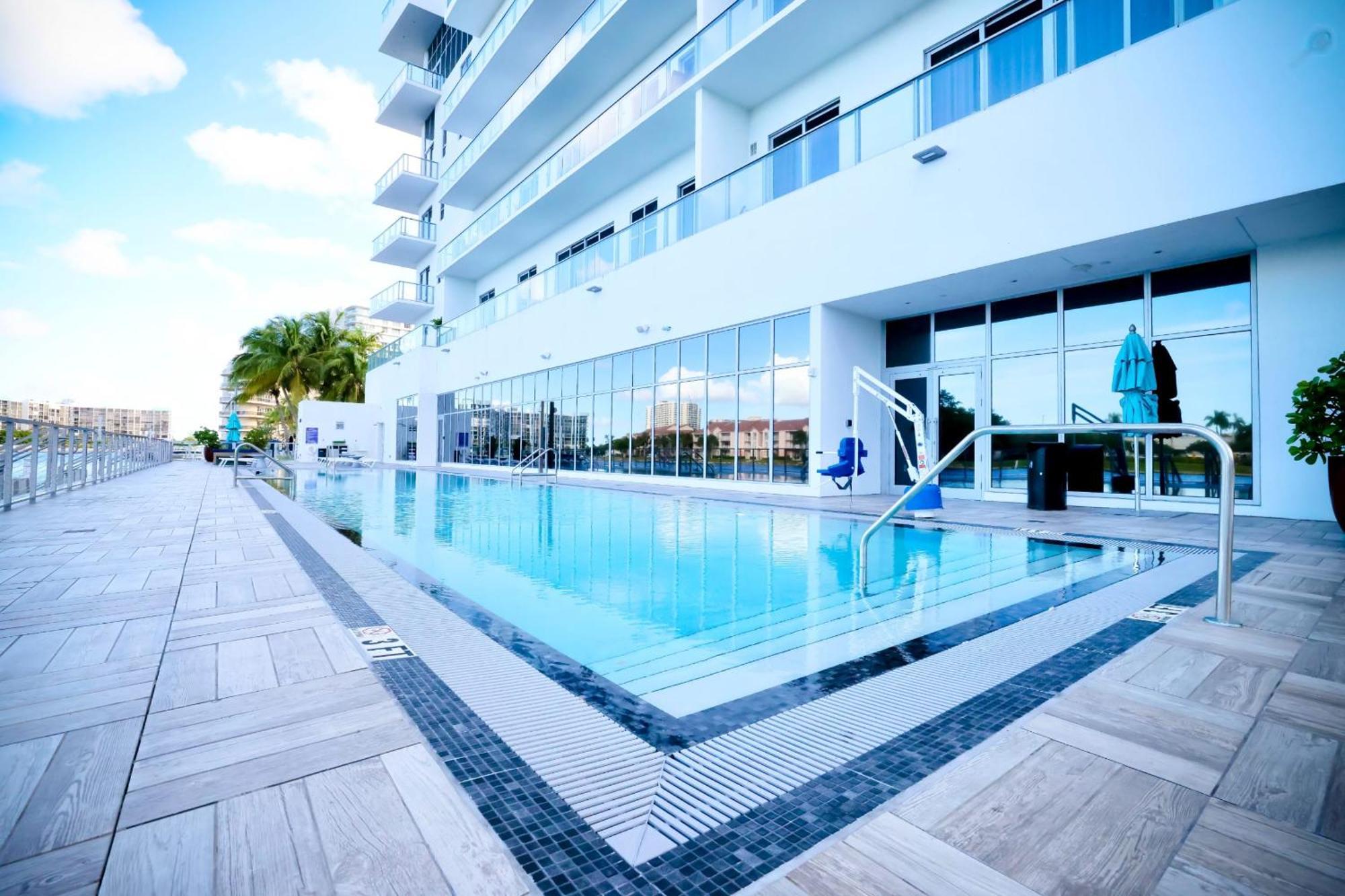 Diamond In The Sky Villa Hollywood Exterior photo